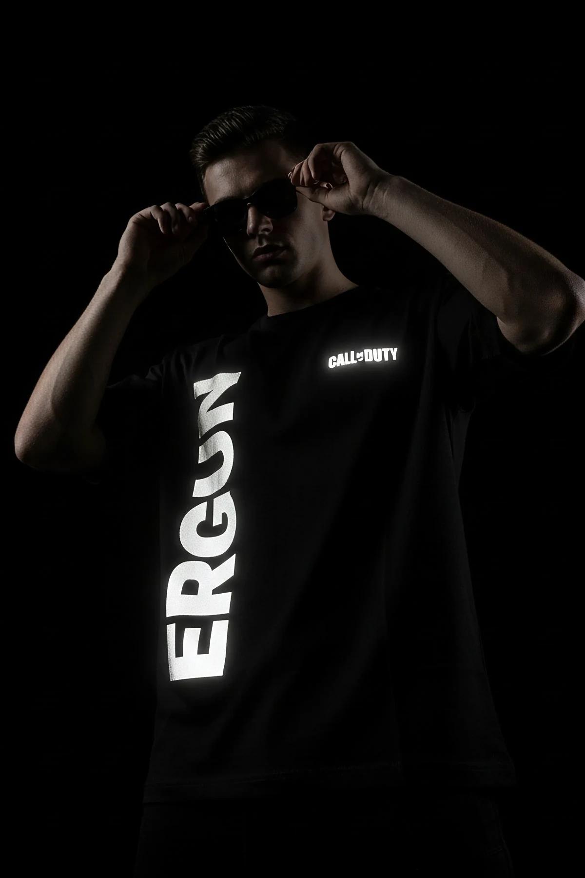 ERGUN CALL OF DUTY reflektörlü ön baskılı siyah oversize tişört — ışıkta parlayan kişiye özel isim baskısı