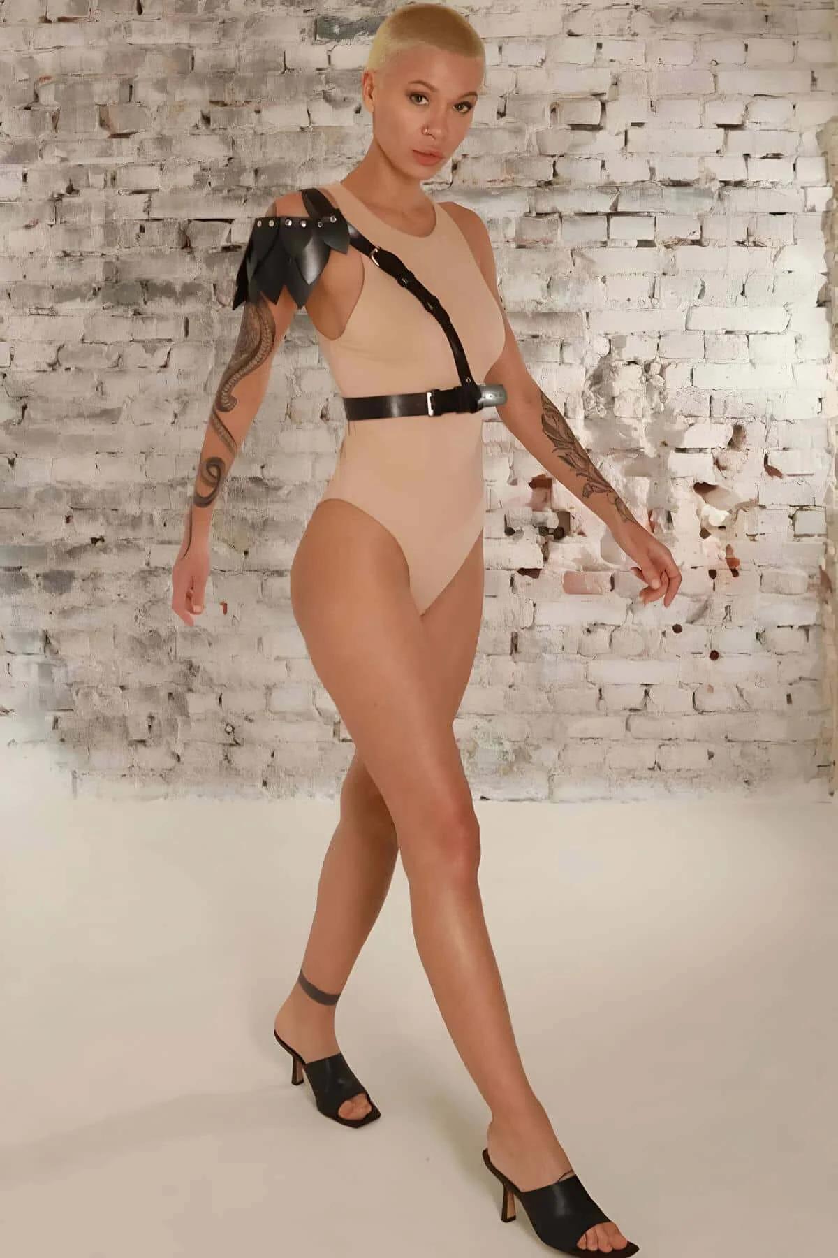 Asymmetrical Shoulder Harness with Waist Belt