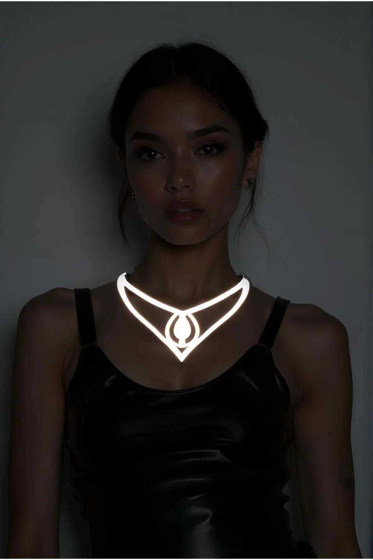 Reflective Geometric Choker with Drop Pendant