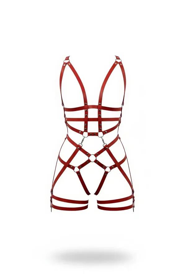 kırmızı vegan deri dokulu jartiyer harness metal O-halka ve zincir detaylı tam vücut aksesuarı