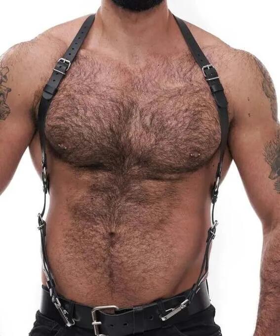 Siyah vegan deri erkek göğüs harness gümüş metal toka ve klips donanımı, vücut üzeri kayış düzeni