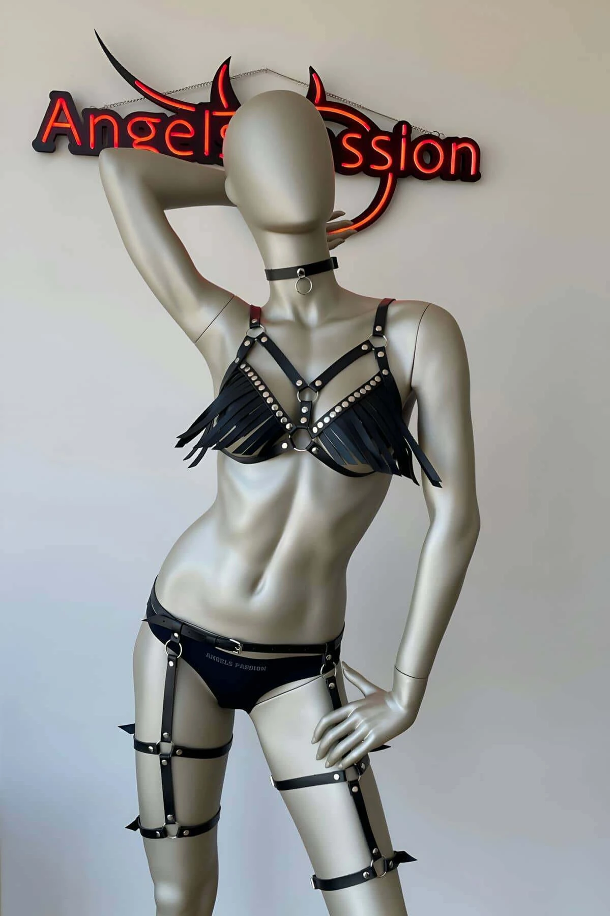 Püsküllü Deri Sütyen Detaylı Fantazi Jartiyer