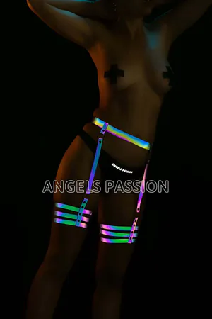 Holographic reflective waist and thigh harness set on model