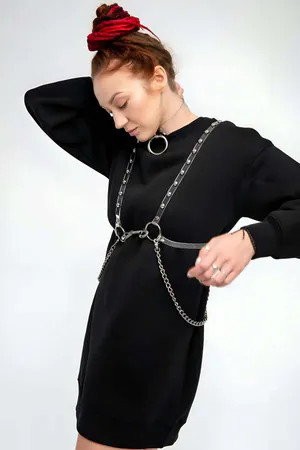 Gümüş metal detaylı şeffaf PVC vücut harness ve choker seti