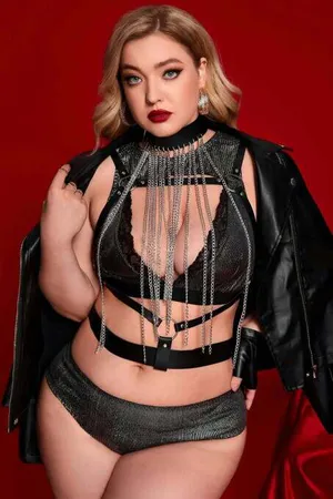 Siyah Zincir Detaylı Suni Deri Göğüs Harness Kadın İç Giyim