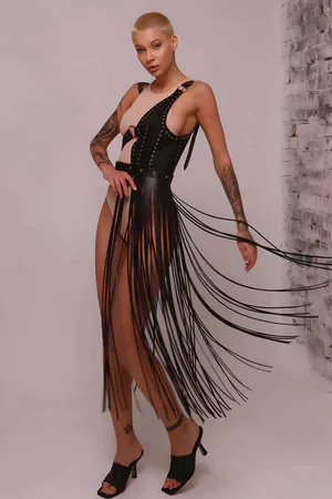 Siyah Püsküllü Suni Deri Body Harness Zımba Detaylı Kadın