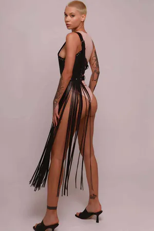 Siyah Püsküllü Suni Deri Body Harness Zımba Detaylı Kadın