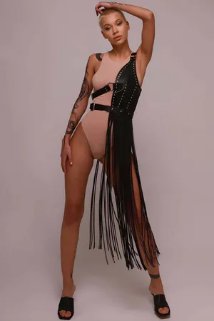 Siyah Püsküllü Suni Deri Body Harness Zımba Detaylı Kadın