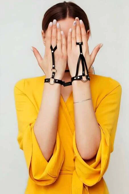 Black faux leather fingerless hand harness with O-ring