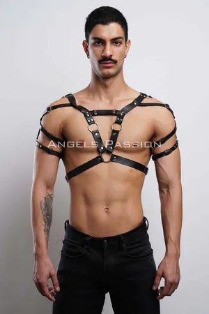 Black adjustable V-strap body harness with O-rings for men
