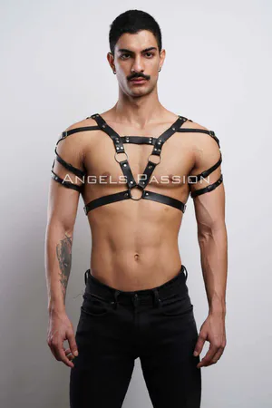 Black adjustable V-strap body harness with O-rings for men