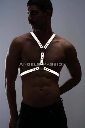 White reflective chest harness with silver O-ring and adjustable straps