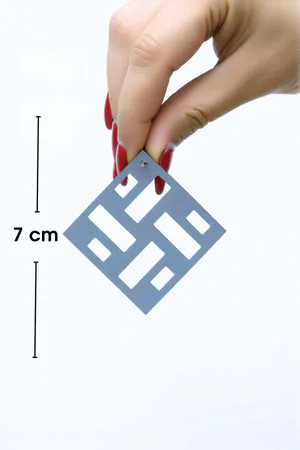 Siyah Lazer Kesim Kare Küpe Geometrik Desenli Kadın