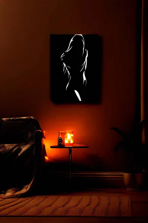 Reflektörlü Kadın Silüeti Siyah Deri Dekoratif Tablo, minimalist beyaz silüet