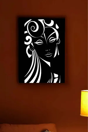 Siyah Beyaz Stilize Kadın Figürü Reflektörlü Modern Tablo