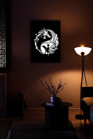 Reflektörlü Yin Yang Ejderha Duvar Tablosu, siyah suni deri üzerine beyaz ejderha figürleri