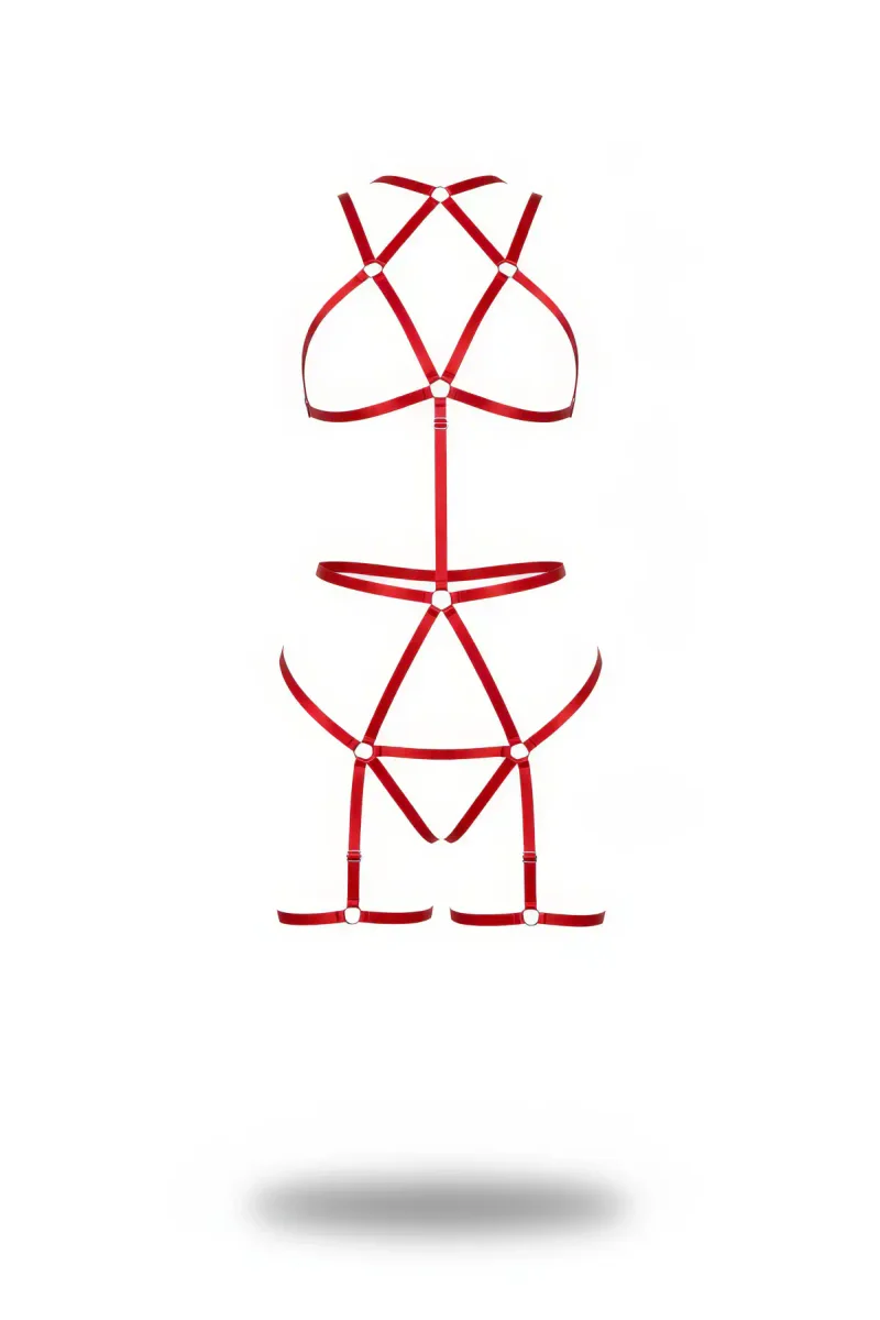 Kırmızı saten şeritli body harness metal halka detaylı geometrik desen