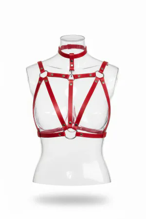 Kırmızı suni deri kadın vücut harness, köprücük bandı ve O-ring detaylı