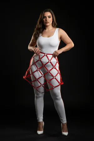 Kırmızı Suni Deri Kafes Örgü Etek Harness Kadın Beyaz Kombin